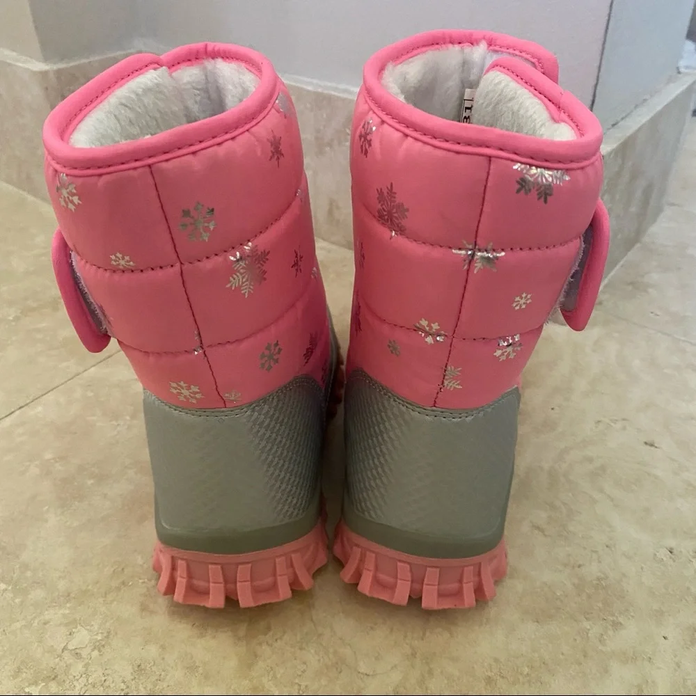 Coga girl’s Sz 1.5 faux fur-lined pink & silver snow boots